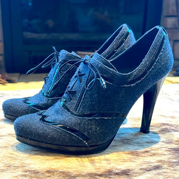 Stuart Weitzman for Neiman Marcus flannel platform bootie size 8 1/2. Gray - Picture 3 of 10